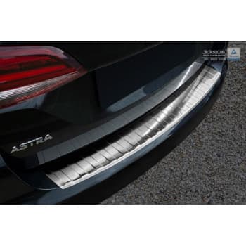 Protection de seuil arrière en acier inoxydable Opel Astra K Sportstourer 2015- 'Ribs'