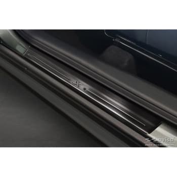Seuils de porte en acier inoxydable noir sur mesure pour Toyota Aygo X 2022- &#39;Lines X&#39; - 4 pièces
